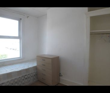 4 Bed Terraced House, St. Mary's Road, E13 - Photo 3
