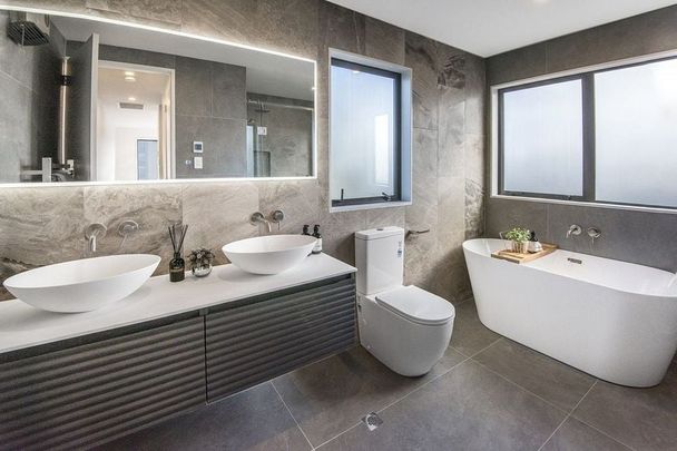 3 Bedroom Townhouse in Milford - Photo 1