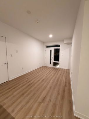 90 ALL NATIONS Drive #TH7-151 - Photo 1