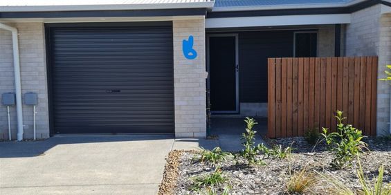 NEAR NEW 3 BEDROOM TOWNHOUSE, AVAILABLE NOW INSPECTIONS BY APPOINTMENT - Photo 3