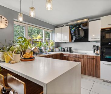 3 bedroom end of terrace house to rent - Photo 1