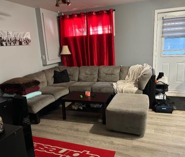 4 1/2 Appartement à louer à St Émile, Québec dans un Plex - Photo 1