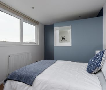 Stubbington Avenue Room 6 (2nd floor back) - Photo 3