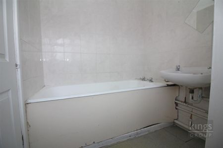 1 Bedroom Apartment To Let - Photo 3