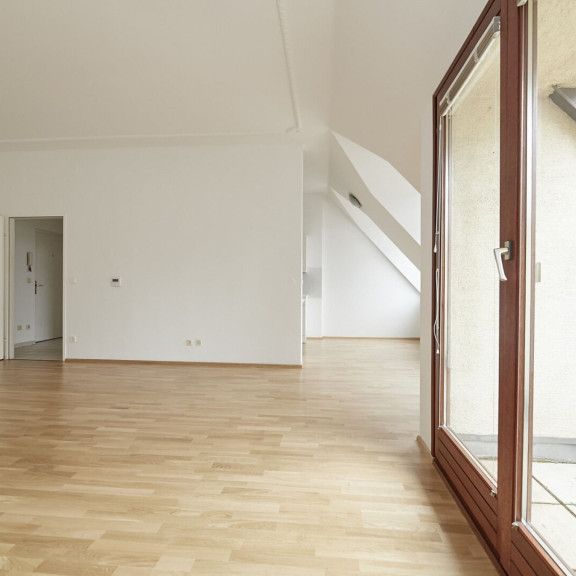 Bestlage Rathausplatz! Unbefristete 3-Zimmer-Wohnung mit Südloggia und optionalem Garagenplatz - Photo 1