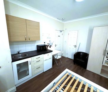 Studio to rent - Photo 6