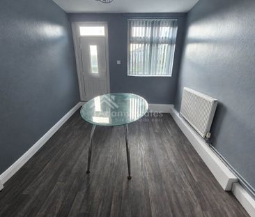 Price £900 pcm - Available Now - Unfurnished - Photo 2