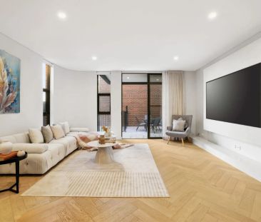 Designer Home in Top Location with Rear Lane Access - Photo 2