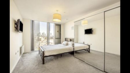 Double room with a view in a spacious 3-bedroom apartment. - Photo 3