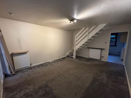 2 bedroom end of terrace house to rent - Photo 2