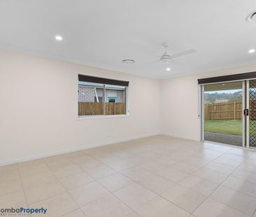 BEAUTIFUL HOME- WITH DUCTED-AIR CON! - Photo 6