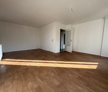 Location Maison 5 pièces 94 m² Saint-Gaultier - Photo 5