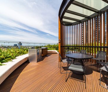 Easy living at Melbourne Square - Photo 6