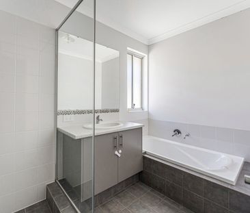 Your Perfect Dawesville Retreat — Spacious, Modern & Low Maintenance - Photo 6