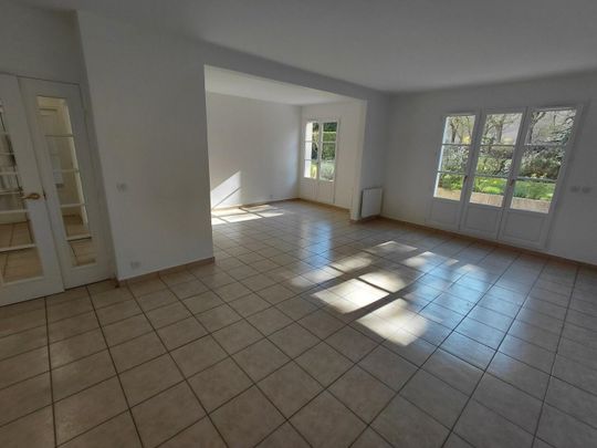 location Appartement T5 DE 108.1m² À VERSAILLES - Photo 1