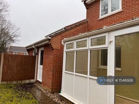 3 bedroom semi-detached house to rent - Photo 3