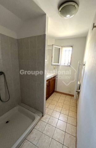 NOVES - Maison de village T3, - Photo 5