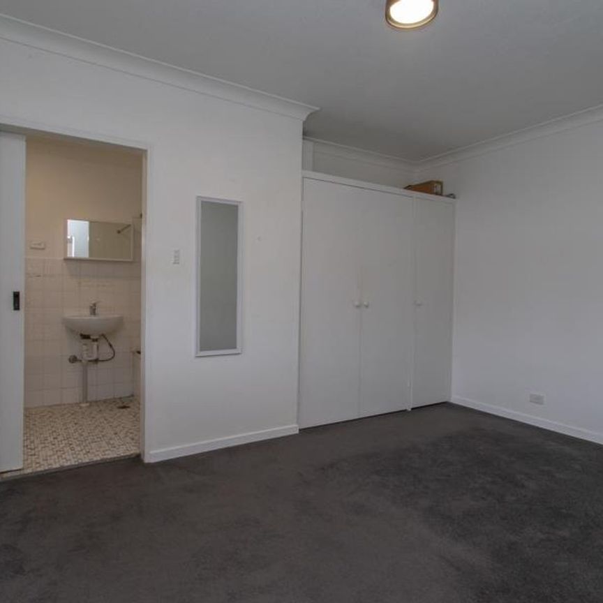 Stylish 1-Bedroom Apartment in Prime Location - Photo 1