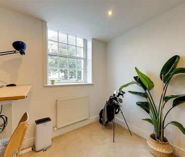 3 bedroom end of terrace house to rent - Photo 4