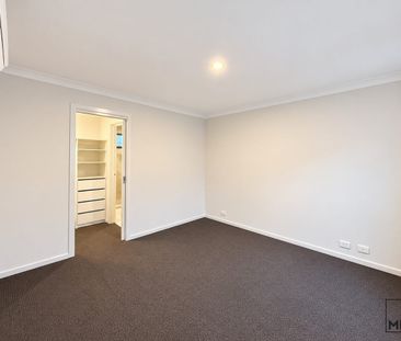 Modern Family Living in South Morang - Photo 5
