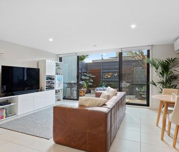 Townhouse for Rent in Parkdale - Photo 3