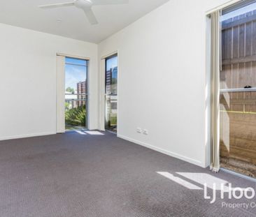 Family Home in Popular Woodlands Estate!! - Photo 5