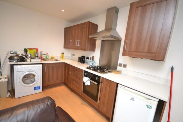 2 bed Flat for Rent - Photo 1