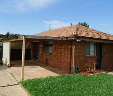 Spacious Family Home with Huge Double Garage & Prime Location - Photo 5