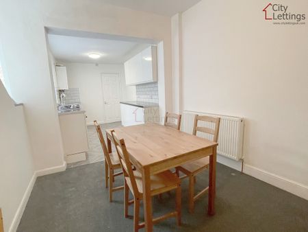 2 Bedroom Flat - Photo 4