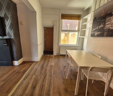 5 Bed Terraced House, Grant Avenue, L15 - Photo 3