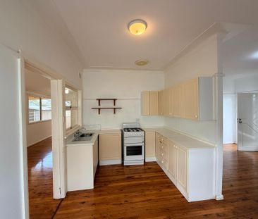 Large Family Home!! - Photo 4