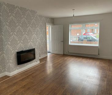 3 bedroom semi-detached house to rent - Photo 5