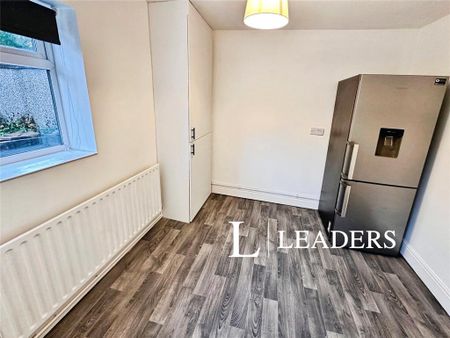 3 bedroom semi-detached house to rent - Photo 4