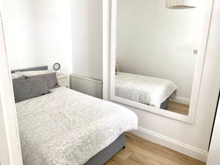 2 Bed Flat, Stanlake Road, W12 - Photo 5