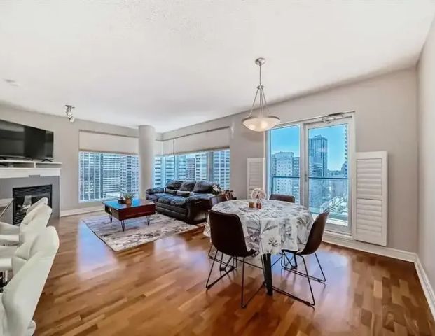 Large & Bright - 2 Bed 2 Bath unit on 20th Floor - Freshly Renovated! | 910 5th Ave SW, Calgary - Photo 1