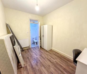 Room in a Shared House, Holbrook Road, E15 - Photo 3
