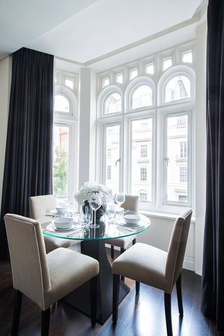 A one bedroom apartment of approximately 807 square feet. - Photo 4