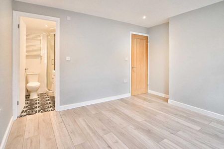 4 bedroom end of terrace house to rent - Photo 2