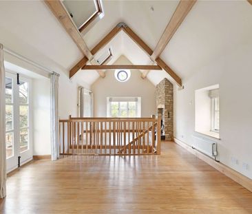 Spacious and charming family home in the village of Tunley. - Photo 4
