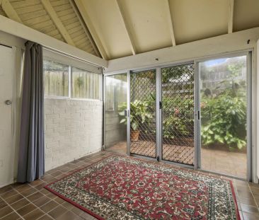 3 bedroom home with sleepout and large yard in perfect location - Photo 3