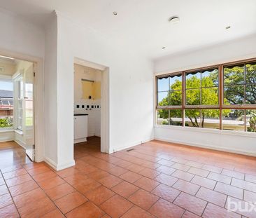 Charming 3-Bedroom Home in Murrumbeena - Available Now! - Photo 3