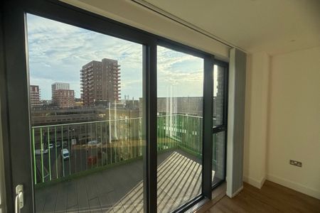 Alpini Road, LONDON - Photo 4