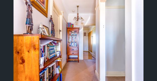 Charming Two-Bedroom Cottage – Walk to Towradgi Beach - Photo 1