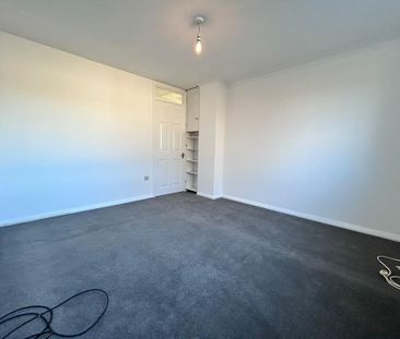 3 bedroom end of terrace house to rent - Photo 4
