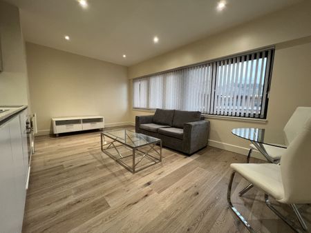 4 Mondial Way, Greater London, UB3 - Photo 2
