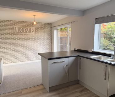 3 bedroom semi-detached house to rent - Photo 2
