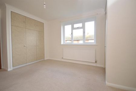 4 bedroom detached house to rent - Photo 4