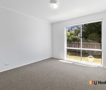 12b Eggleston Crescent, Chifley ACT 2606 - House For Rent | Domain - Photo 2