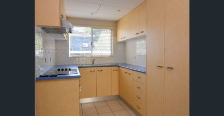 Two bedroom townhouse in a leafy, convenient setting - Photo 4