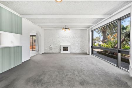 Fully Renovated - Three Bedroom + Studio | Garden Maintenance Included - Photo 4